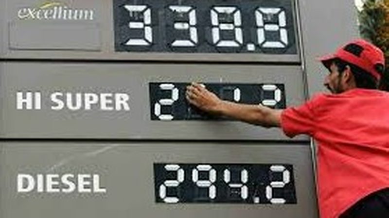 پٹرولیم شعبے کو ڈی ریگولیٹ اور گیس کی یکساں قیمتوں پر غور