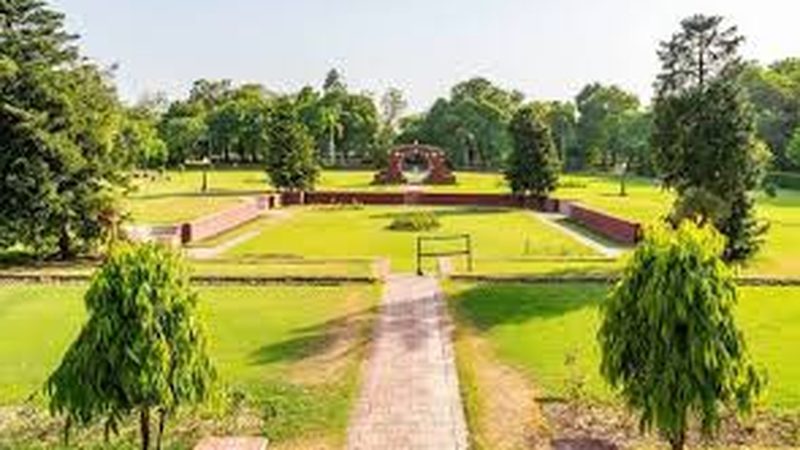 اسموگ: پنجاب کے تفریحی مقامات آج سے کھلیں گے