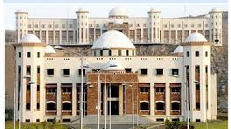 نازیبا ویڈیو وائرل ہونے پر کوہاٹ یونیورسٹی کا ایڈیشنل ڈائریکٹر ایڈمن معطل