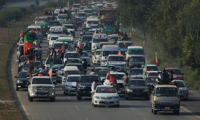 تحریک انصاف کا مرکزی قافلہ پنجاب میں داخل