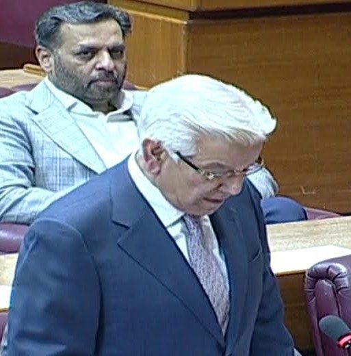 گنڈاپور کے گارڈز نے پی ٹی آئی ورکرز پر فائرنگ کی: خواجہ آصف
