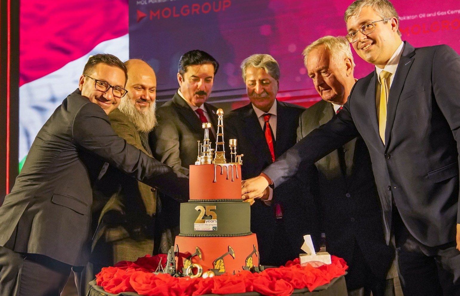 ایم او ایل کے پاکستان میں 25 سال مکمل ہونے پر تقریب کا انعقاد