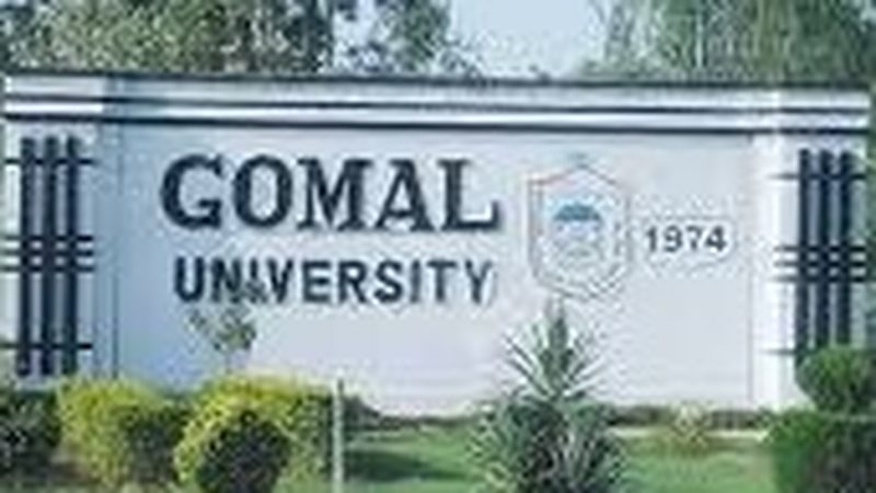 گومل یونیورسٹی میں طالب علم کا لڑکی کا لباس پہن کر رقص