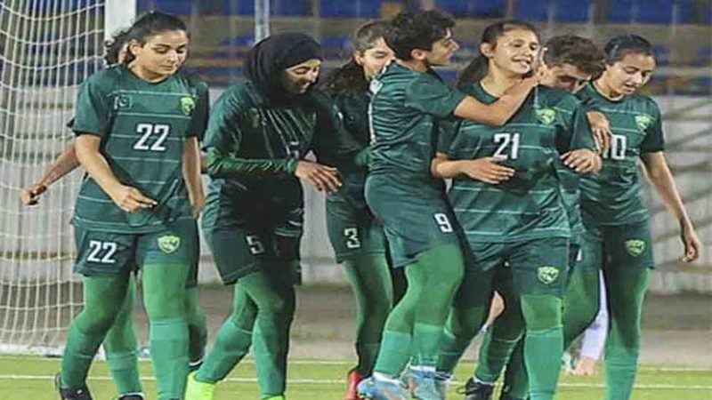 سعودی عرب سےدوستانہ میچ: قومی ویمن فٹبال ٹیم قطر روانہ