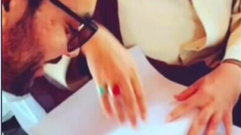 گوہر رشید کی نکاح خواں کی موجودگی میں کاغذات پر دستخط کرنے کی ویڈیو وائرل