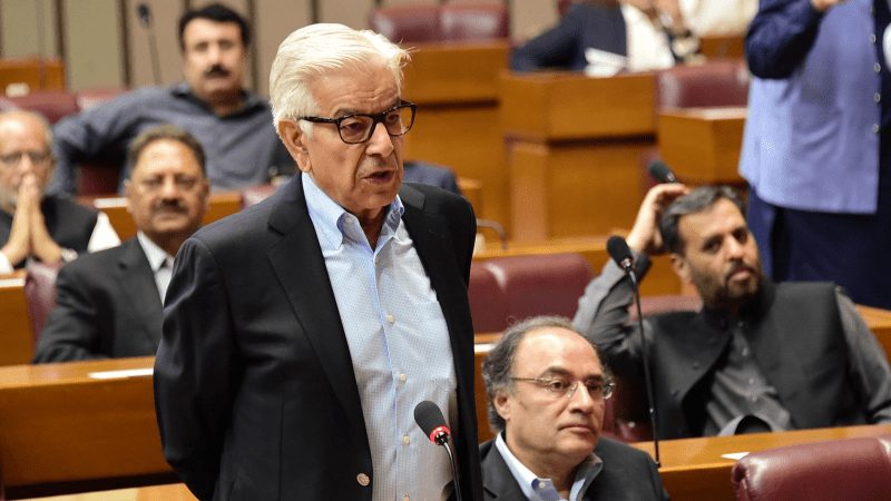 پی ٹی آئی کا یہی رویہ رہا تو مذاکرات نہیں ہوسکتے، یہ خود اس کے خلاف ہیں: خواجہ آصف