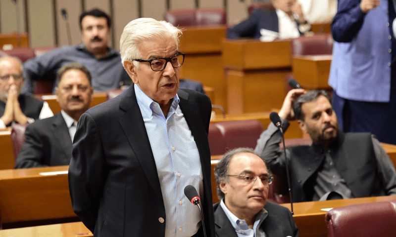 پی ٹی آئی کا یہی رویہ رہا تو مذاکرات نہیں ہوسکتے، یہ خود اس کے خلاف ہیں: خواجہ آصف