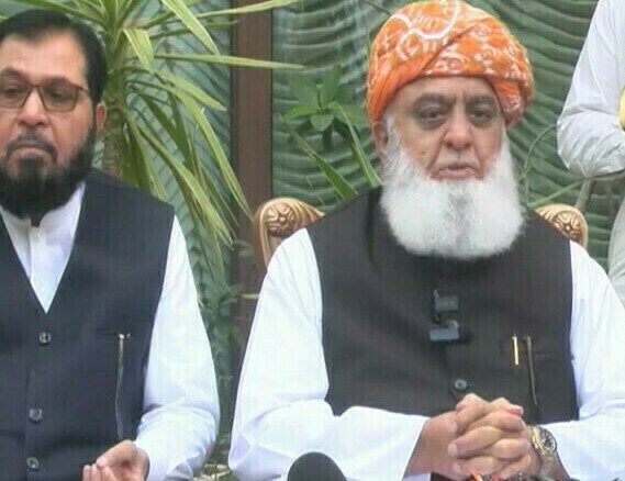 سیاستدانوں کے غلط رویوں کی وجہ سے پارلیمنٹ بے معنی ہوگئی: مولانا فضل الرحمٰن