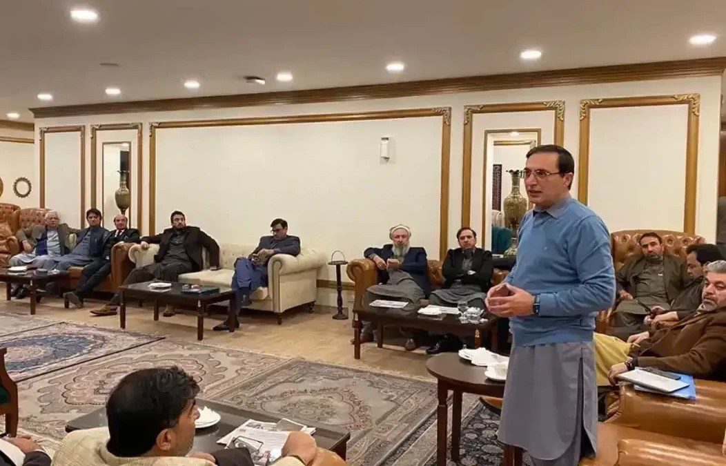پی ٹی آئی کور کمیٹی اجلاس: سزا پر احتجاج نہ ہونے پر اظہار برہمی