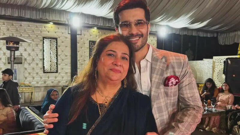 فیروز خان کی سابق اہلیہ نے تشدد کے جھوٹے الزامات لگائے: والدہ