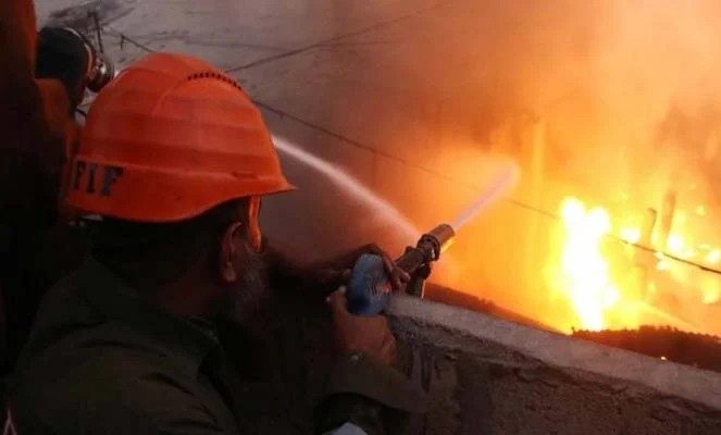 ملتان:  گیس سے بھرا باؤزر پھٹنے سے 5 افراد جاں بحق، 31 زخمی