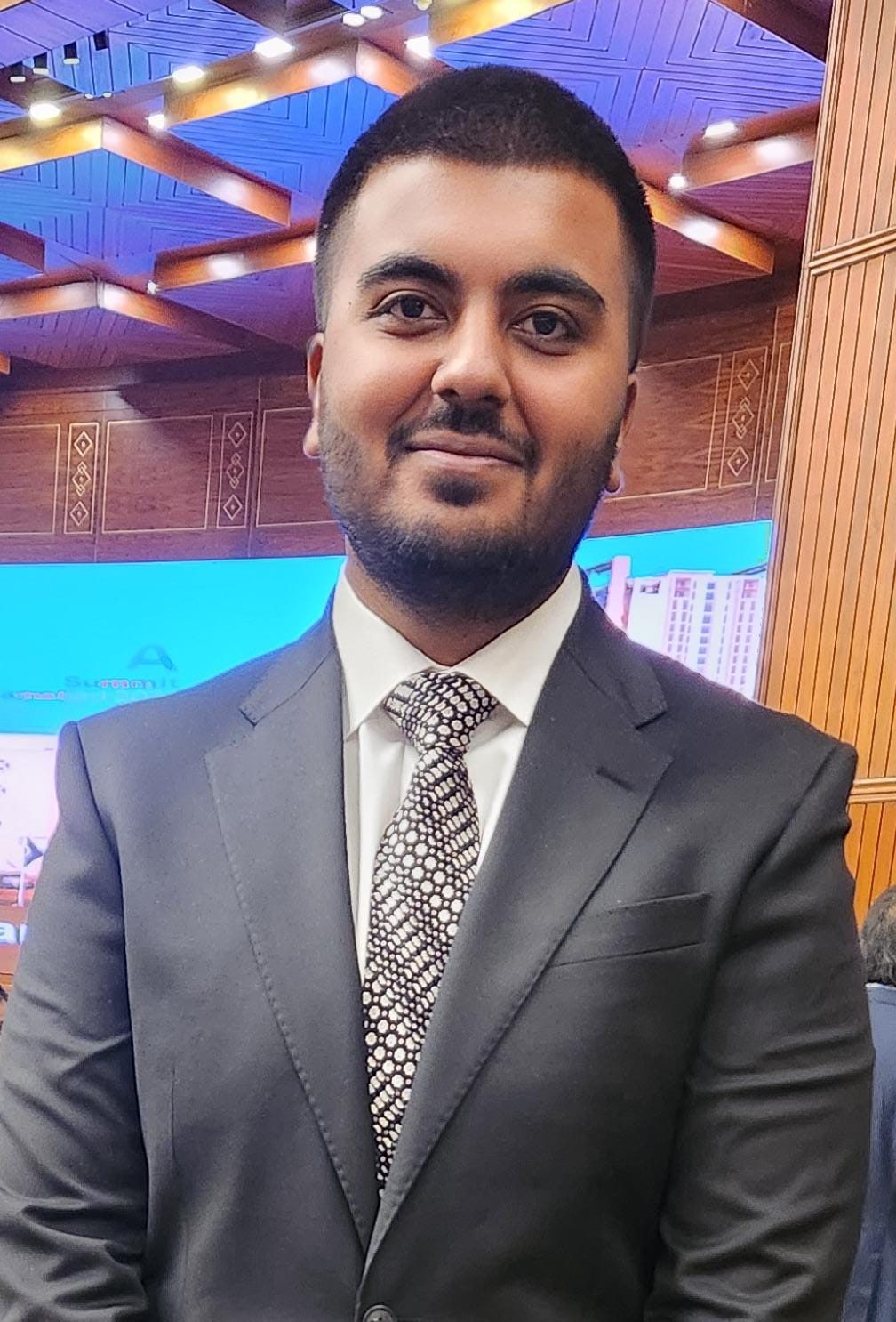 علی خواجہ نے نیشنل یوتھ کونسل برائے اور سیز ممبر کا حلف اٹھا لیا