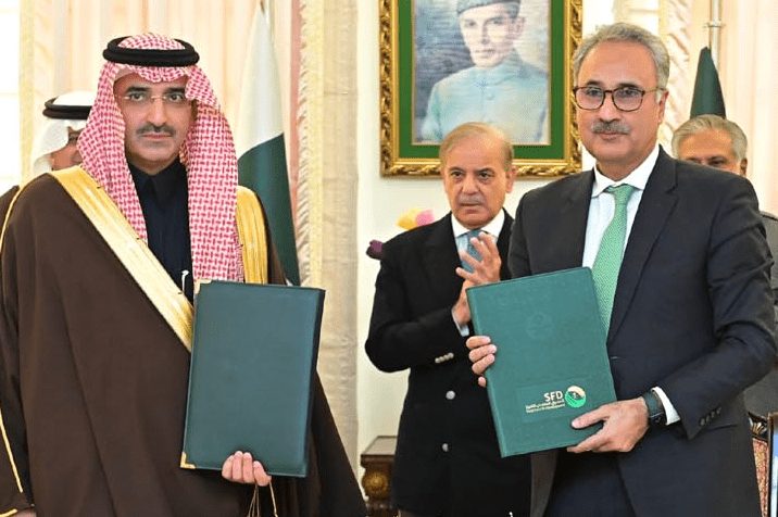 پاکستان، سعودی فنڈ کے درمیان 1.61 ارب ڈالر کے معاہدوں پر دستخط