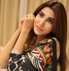 نازش جہانگیر کو بولڈ لباس پر تنقید کا سامنا