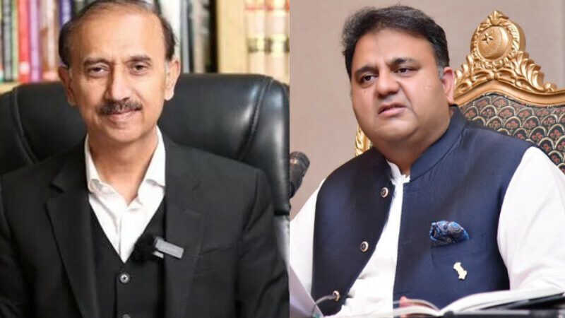 اڈیالہ جیل کے باہر لڑائی: فواد چوہدری کے تھپڑ سے شعیب شاہین گر پڑے