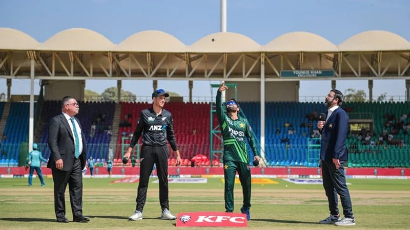 چیمپئنز ٹرافی کا پہلا میچ: پاکستان کا نیوزی لینڈ کیخلاف ٹاس جیت کر فیلڈنگ کا فیصلہ