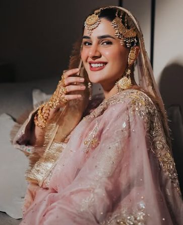 کبریٰ خان کی اپنی رخصتی کی تصاویر شیئر