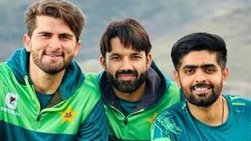 چیمپئینز ٹرافی سے باہر:  "کپتانی" کا جھگڑا