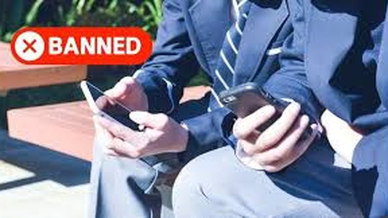 کالجز میں موبائل فون استعمال کرنے پرپابندی عائد