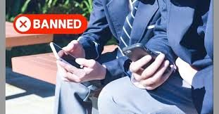 کالجز میں موبائل فون استعمال کرنے پرپابندی عائد