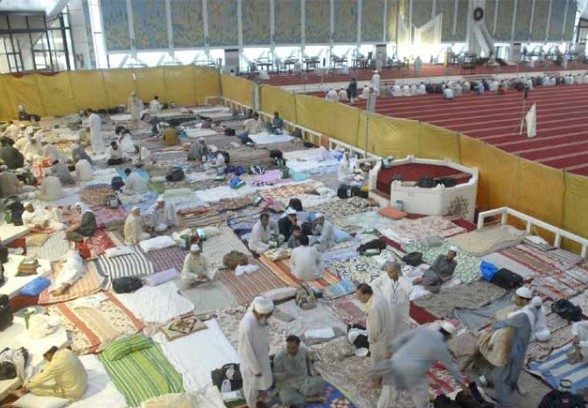 ملک بھر میں لاکھوں مسلمان اعتکاف میں بیٹھ گئے