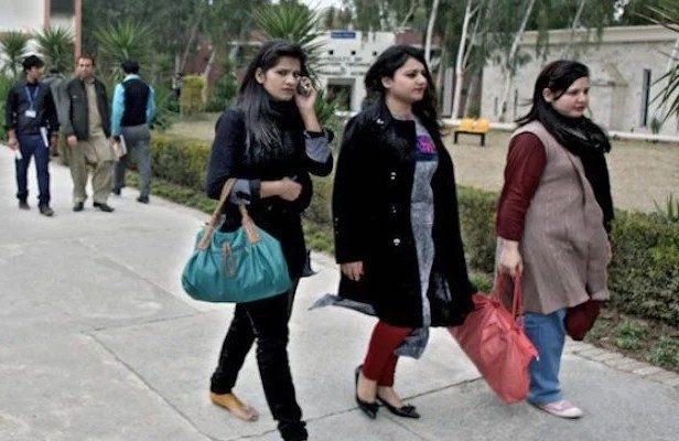 سندھ اسکول اساتذہ کے لیے ضابطہ اخلاق تیار