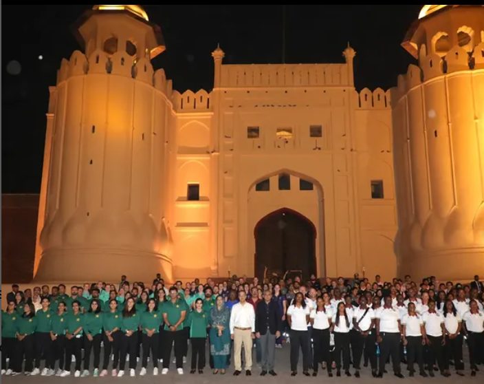 خواتین کرکٹ ٹیموں کے اعزاز میں تقریب