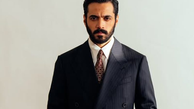 اگر آنسو نکل آئیں تو خود ہی پونچھ لینا