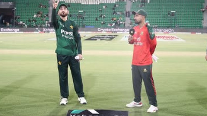 پاکستان کی بنگلہ دیش کے خلاف بیٹنگ جاری