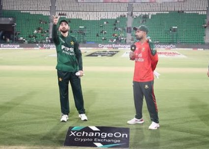 پاکستان کی بنگلہ دیش کے خلاف بیٹنگ جاری