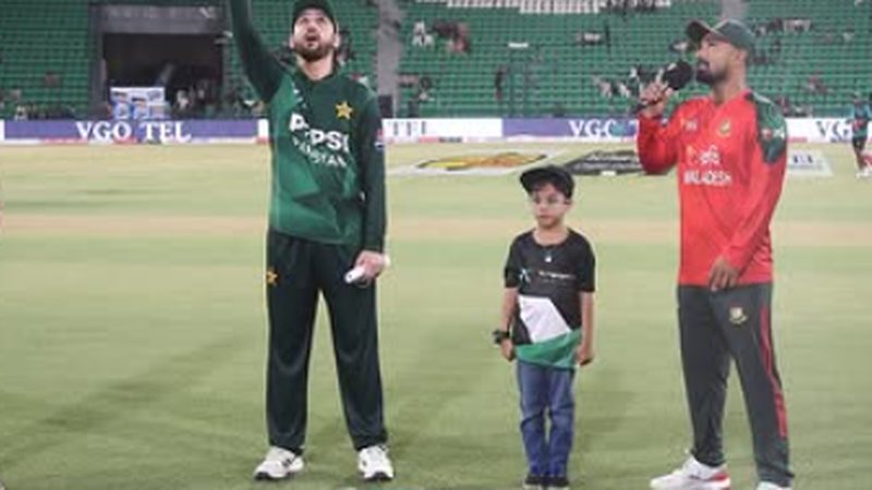 پاکستان کا ٹاس جیت کر بیٹنگ کا فیصلہ