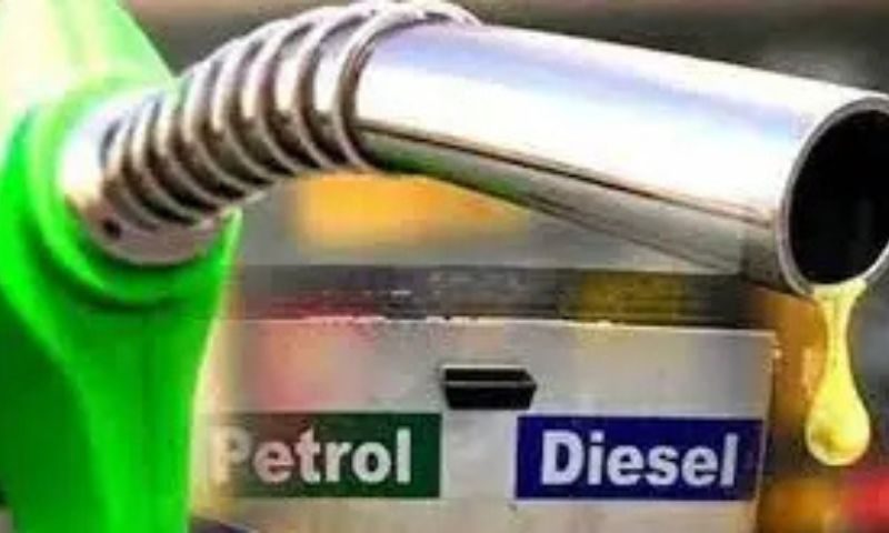 حکومت نے پیٹرول، ڈیزل سستا کر دیا