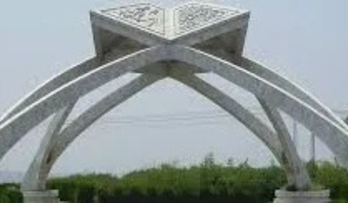 قائداعظم یونیورسٹی کے ہاسٹلز پر پولیس کا چھاپہ