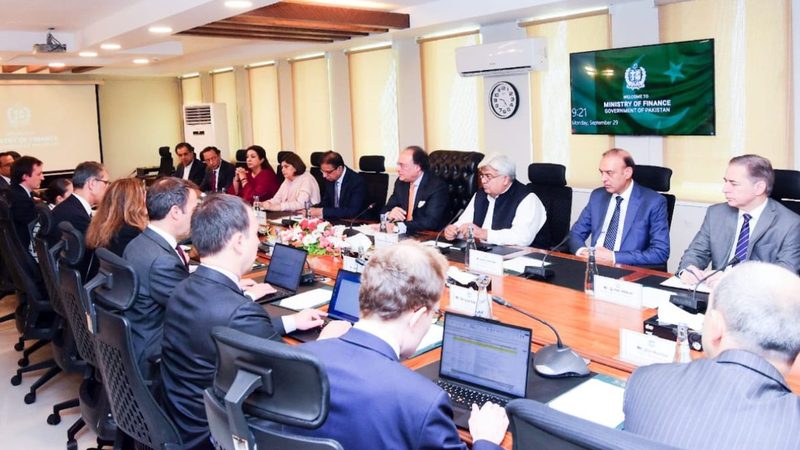 IMF وفد پاکستان پہنچ گیا، مذاکرات شروع