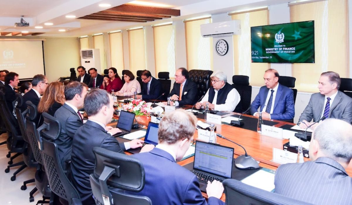 IMF وفد پاکستان پہنچ گیا، مذاکرات شروع