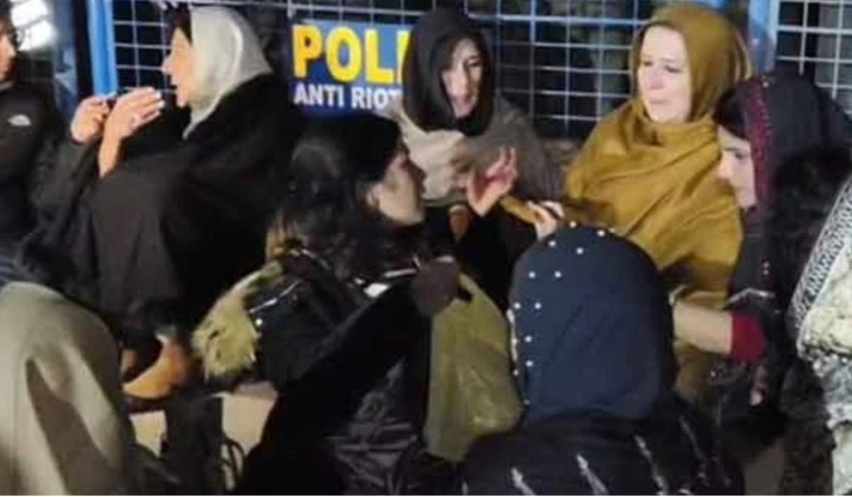 فیکٹری ناکہ پر پولیس آپریشن، بانی پی ٹی آئی کی بہنوں کا دھرنا ختم، کارکنان منتشر