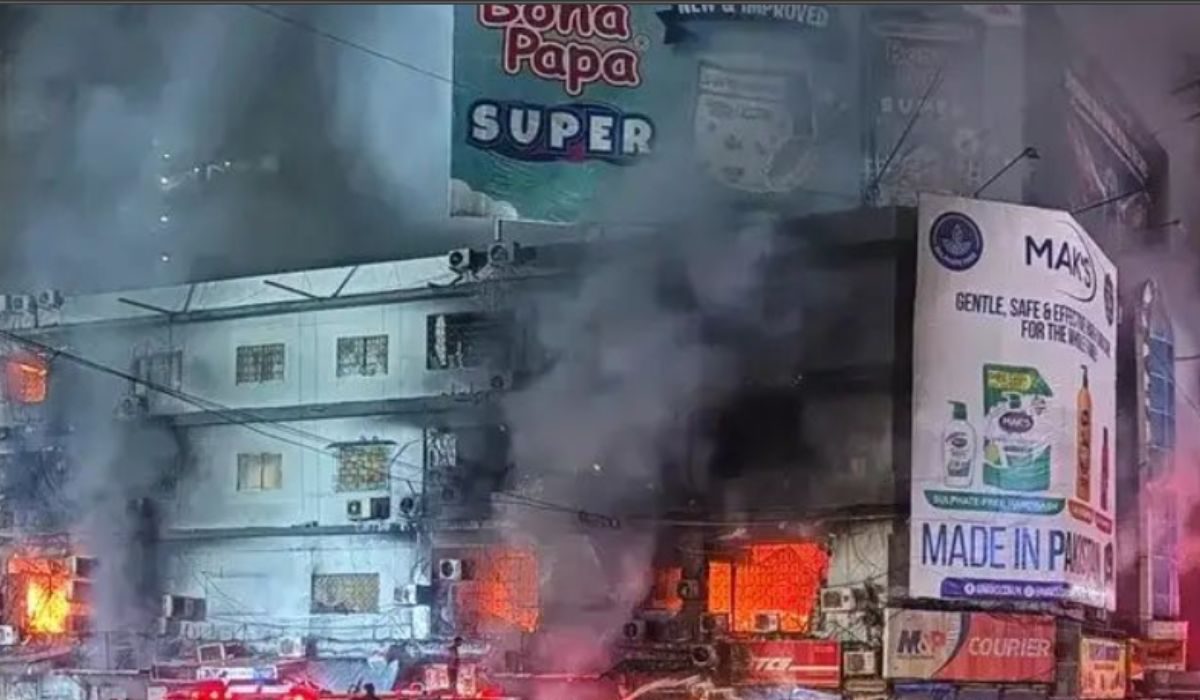 گل پلازہ شاپنگ مال میں خوفناک آتشزدگی