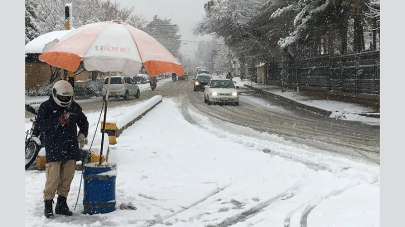 پاکستان بھر میں برفباری کا سلسلہ: شمالی علاقوں میں خوبصورت وائٹ لینڈ سکیپ، سیاحوں کی بہار