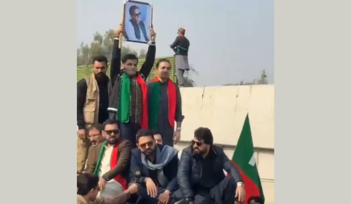 پی ٹی آئی کارکنان کا عمران خان کی رہائی کیلئےمارچ