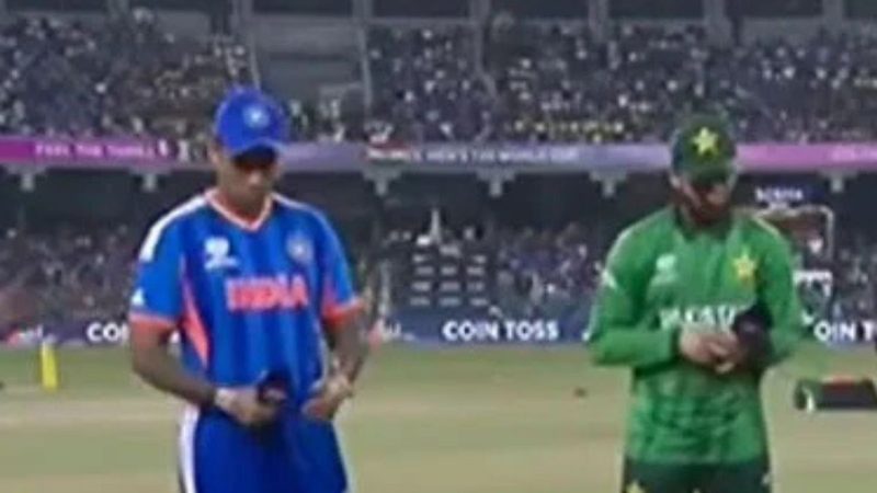 پاکستان نے ٹاس جیت کر پہلے فیلڈنگ کا فیصلہ