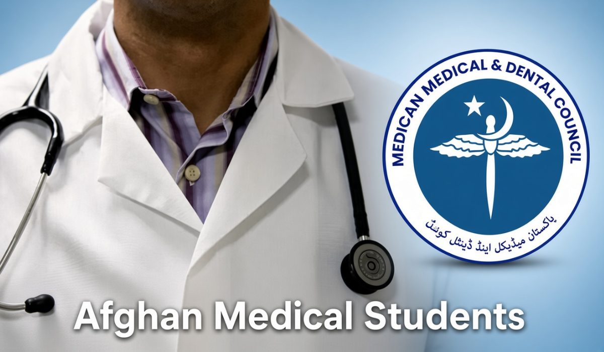 راولپنڈی میڈیکل یونیورسٹی میں نیشنل ایکوئیوَلنس بورڈ امتحان دیتے ہوئے طلبہ