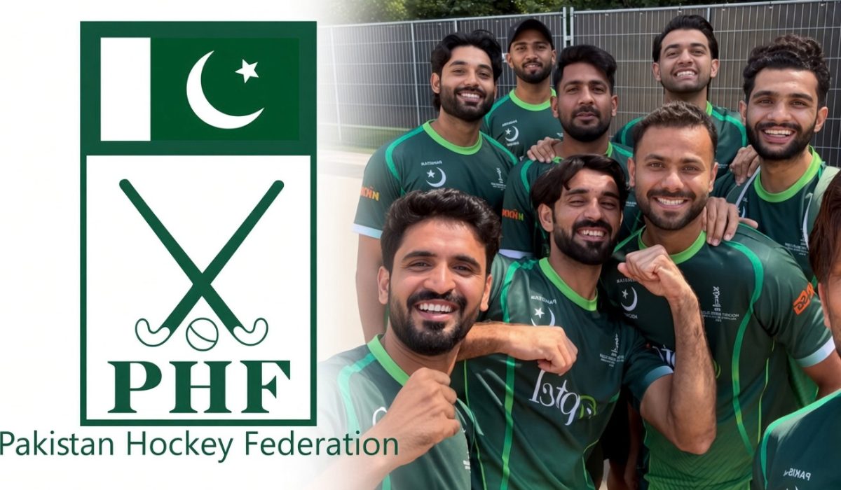 پاکستان ہاکی بھارت دورہ منسوخ — قومی ہاکی ٹیم کے کھلاڑی میدان میں مشق کرتے ہوئے