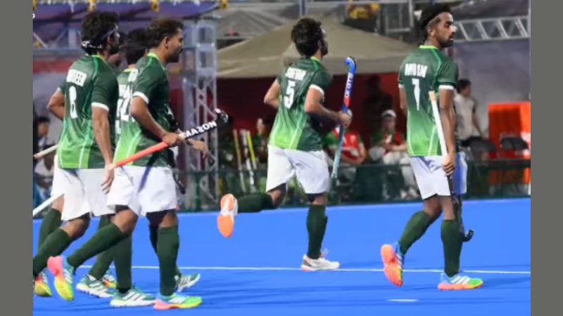 پاکستان تھائی لینڈ ہاکی میچ کے دوران قومی ٹیم کے کھلاڑی گول کرنے کی کوشش کرتے ہوئے، ایشین گیمز 2026 ناگویا