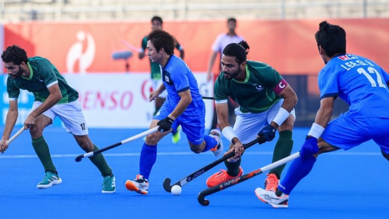 پاکستان ہاکی کانسی کا تمغہ جیتنے کے بعد گرین شرٹس کے کھلاڑی ایشین گیمز اچی ناگویا 2026 میں جشن مناتے ہوئے