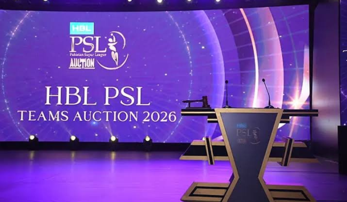 پی ایس ایل 12 کے پری سیزن روڈ میپ اور ڈائریکٹ سائننگ ونڈو کے اعلان کے موقع پر پی سی بی کی جاری کردہ پی ایس ایل ٹرافی کی تصویر